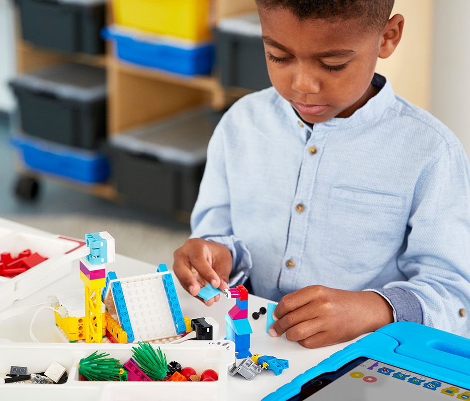 Read more about the article LEGO Education®  SPIKE™ Essential